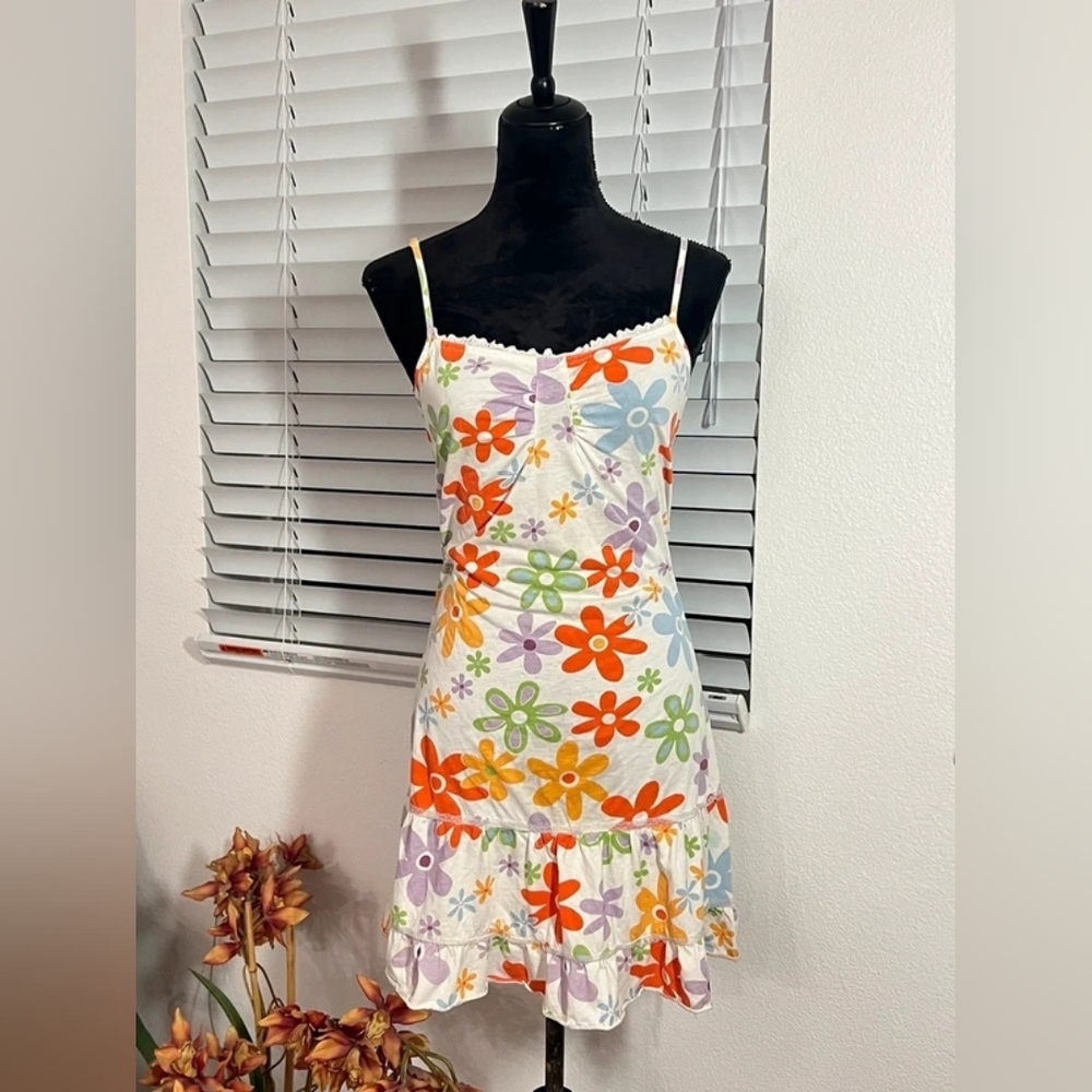White Floral Spaghetti Strap Sundress - Multicolor Daisy Print